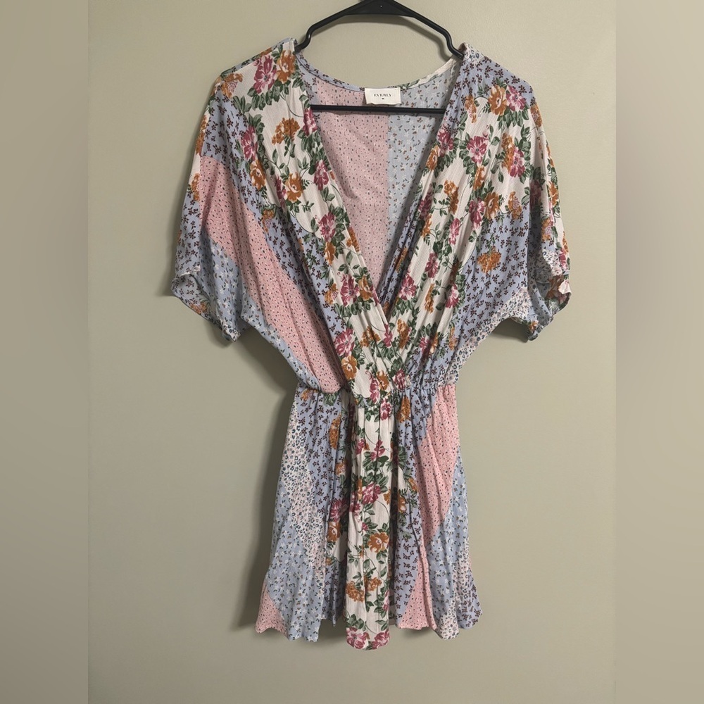 Everly Patchwork Floral Jumpsuit Romper Size Small V Neck Shorts Resort Boho